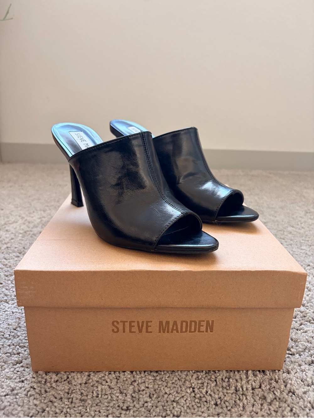 Steve Madden Black Leather Open-Toe Mule Heel - Dayla
